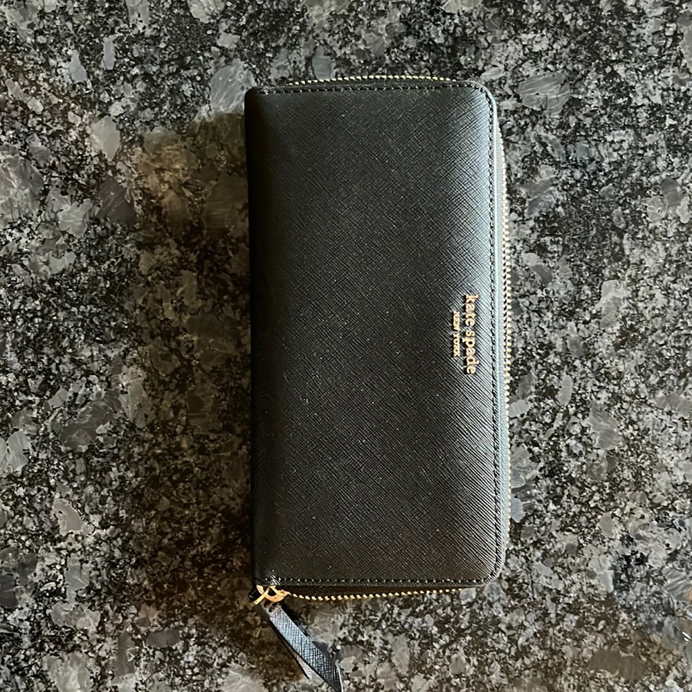 Holds so much!  Adorable Kate Spade women’s wallet. Great condition